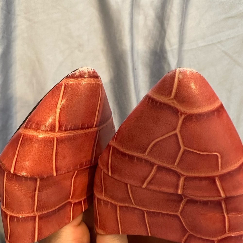Jenni Kayne Red Croc Embossed D’Orsay Heels - Picture 3 of 3